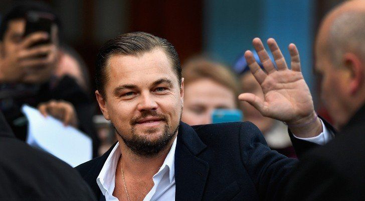 شاهد .. ليوناردو دي كابريو يحتفل بعيد ميلاده الثامن والأربعين وسط نجوم هوليوود