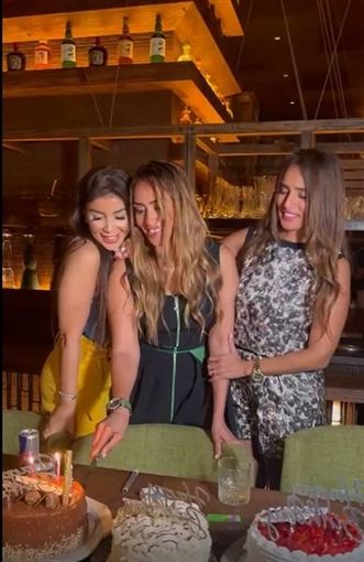 محمد رمضان بيرقص مع زينة في عيد ميلاد اختها – شاهد