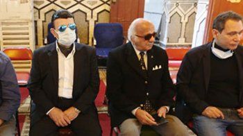 شاهد .. محمد سلطان يشيّع إلى مثواه الأخير ونعشه ملفوف بعلم مصر بحضور ابنه طارق-بالصور