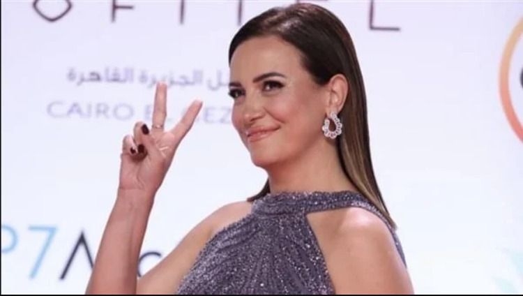 مهرجان القاهرة السينمائي .. ريهام عبد الغفور تكسب بشياكتها