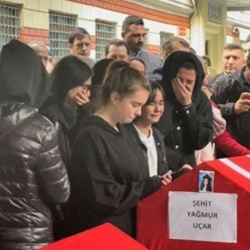 شاهد .. نور الدين أوتشار ينهار بكاءاً في جنازة إبنته.. وحالة تعاطف واسعة