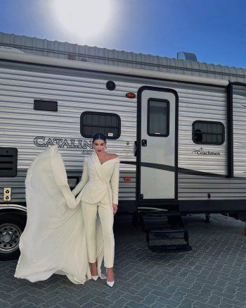 شاهد .. بالصور- ياسمين صبري تتألق بالأبيض.. والتصميم من توقيع نيكولا جبران