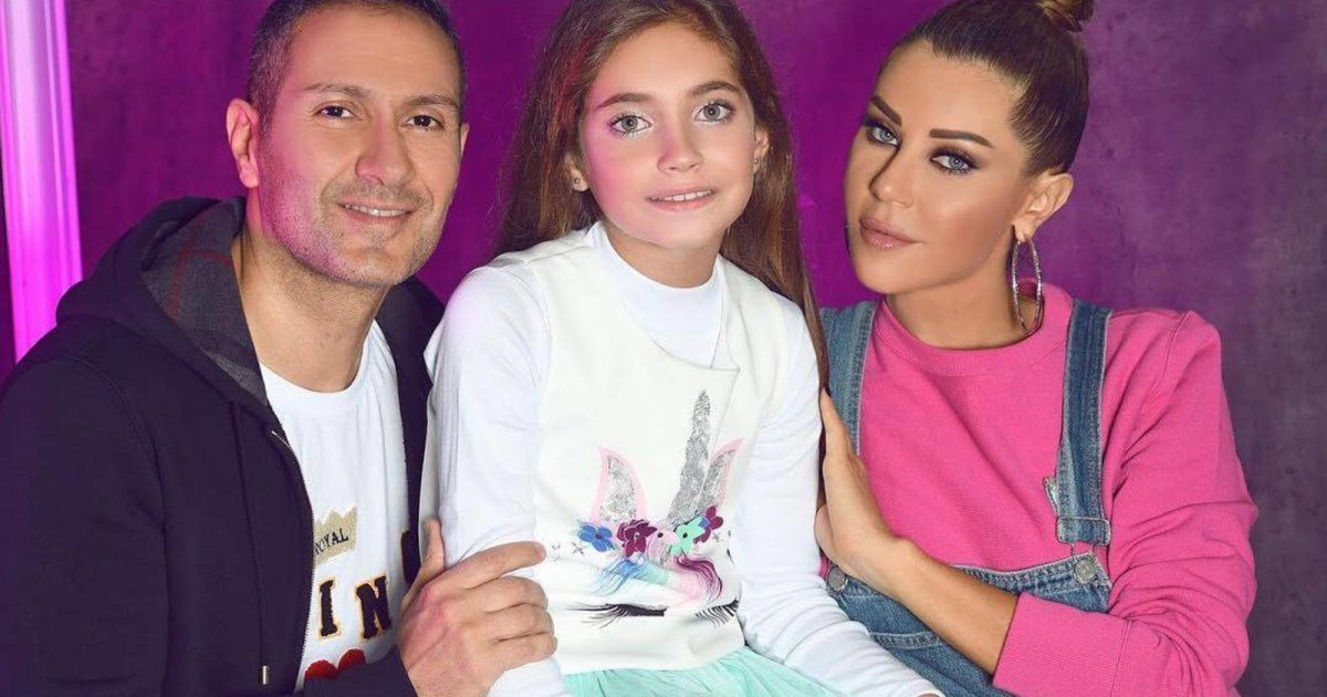 شاهد .. كارلا حداد وطوني أبو جودة يحتفلان بعيد ميلاد إبنتهما سوياً رغم طلاقهما