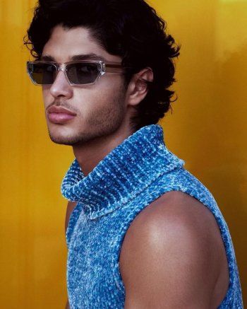 شاهد .. لؤي علامة يتصدر غلاف مجلة عالمية وصوره تلفت الأنظار