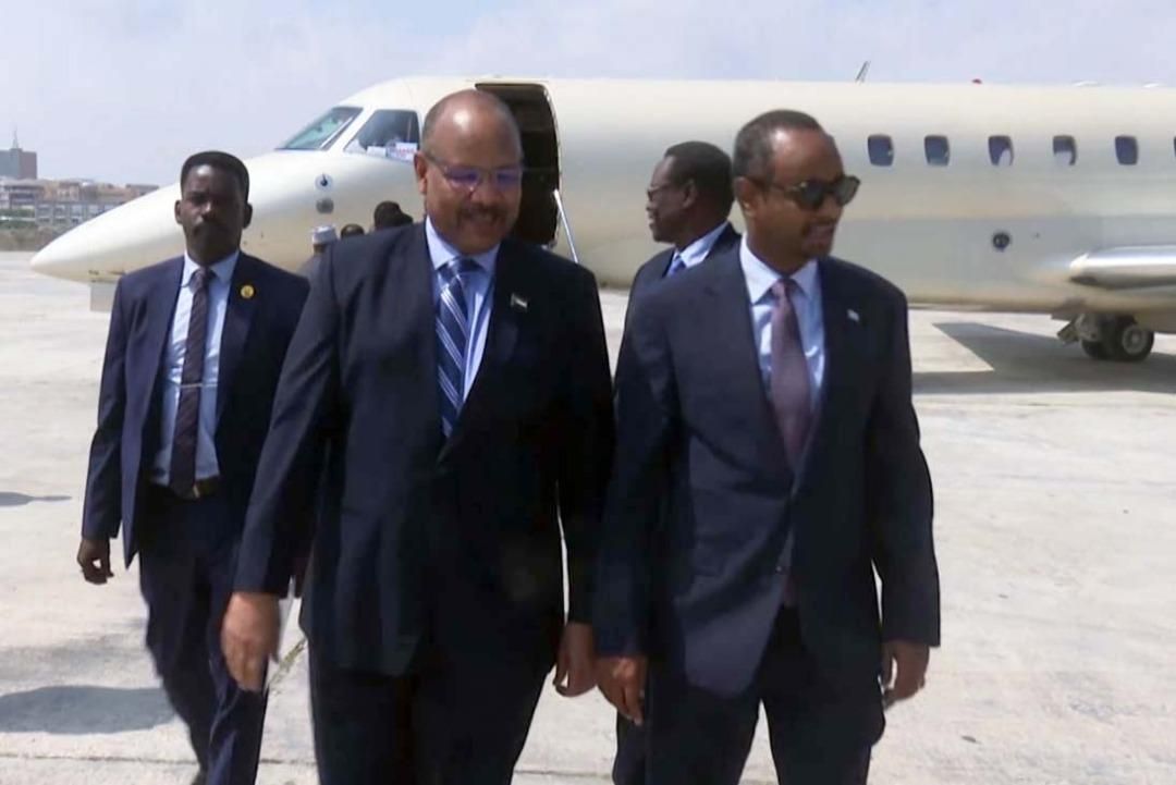 عضو السيادي الفريق بحري مهندس إبراهيم جابر يصل مقديشو