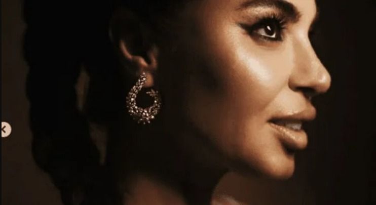 من مهرجان القاهرة .. نسرين أمين جاية من عالم تاني – شاهد