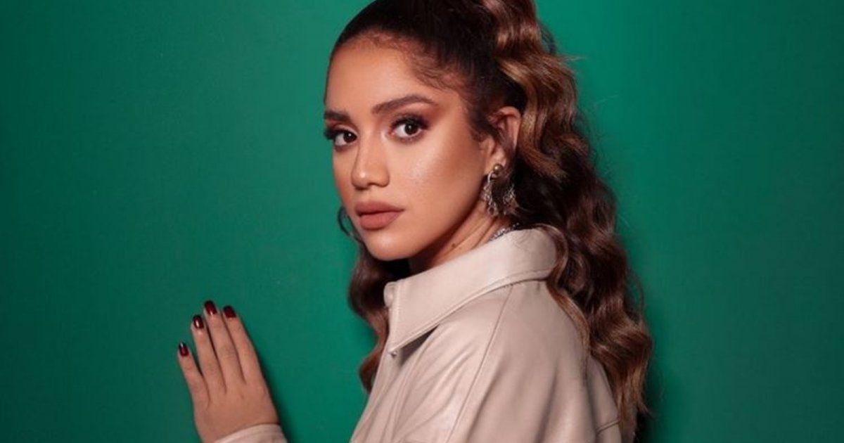 شاهد .. حبيب رنا رئيس يطلب يدها للزواج على الهواء مباشرة في برنامج منى الشاذلي - بالصور