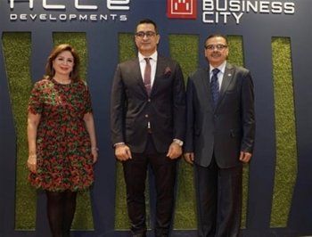 شاهد .. إلهام شاهين ترتدي هذا الفستان للمرة الثالثة .. وسعره مرتفع للغاية!