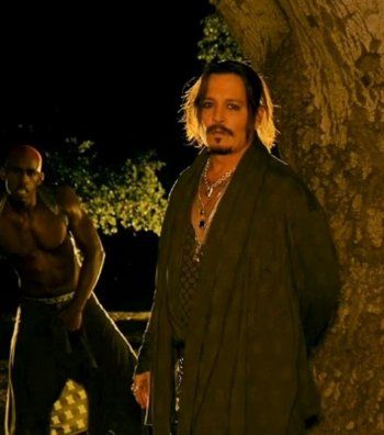 شاهد .. جوني ديب أثار غضب متابعي ريهانا...والبعض هدد بمقاطعتها