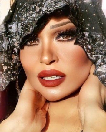 شاهد .. فيفي عبده تتصدر الترند بإطلالتها الأخيرة.. ظهرت بوشاح وبالغت بماكياجها!