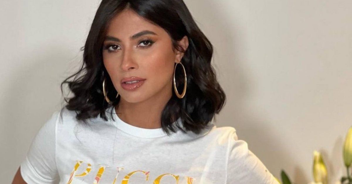 شاهد .. روبي بإطلالة محتشمة باللون الأحمر في أولى حفلاتها في الرياض.. وسعرها مفاجئ