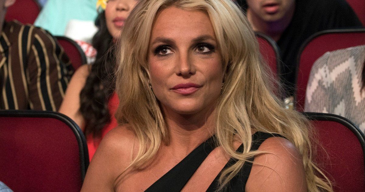 شاهد .. بريتني سبيرز بموقف لا تحسد عليه بعد بث مباشر من غرفة نومها- بالفيديو