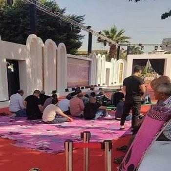 شاهد .. أمير رمسيس يثير الجدل بتصريحه الأخير.. ويسخر من تأدية الصلاة على السجادة الحمراء