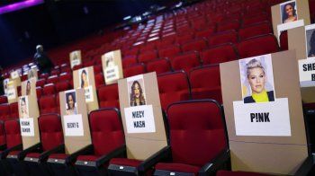 شاهد .. American Music Awards تكشف عن مقاعد المشاهير وإليكم من سيجلس بجانب من