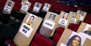 شاهد .. American Music Awards تكشف عن مقاعد المشاهير وإليكم من سيجلس بجانب من