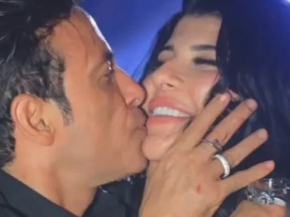 شاهد ما كان يفعله سعد الصغير أثناء القبض على زوجته سكرانة !