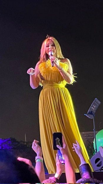 شاهد .. إليسا تختار تصميم مميز من إيلي صعب.. وسعر الإطلالة يلفت الأنظار