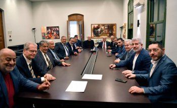 شاهد .. وزير الثقافة محمد وسام المرتضى يستقبل شعراء الزجل وهذا ما اتفقوا عليه