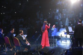 شاهد .. بلقيس تغني في احتفالات سلطنة عمان بالعيد الوطني