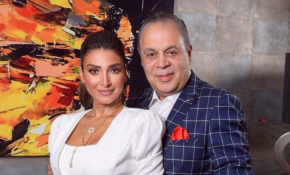 شاهد .. روجينا وأشرف زكي يؤديان مناسك العمرة.. وهكذا ظهرا برفقة إبنتهما