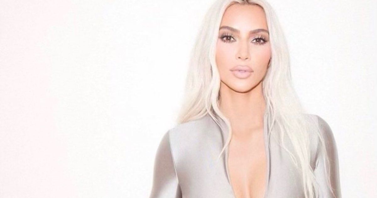 شاهد .. كيم كارداشيان بإطلالة جريئة للغاية.. والجمهور يتهمها بإستخدام "الفوتوشوب"