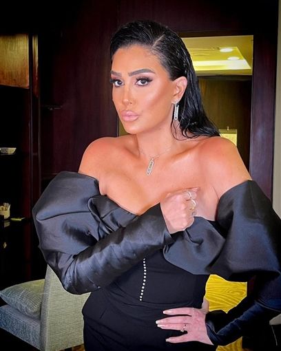 تيتا غادة عبد الرازق عود مرسوم – شاهد علي الرشاقة