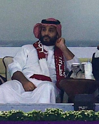 شاهد .. بالصور- الأمير محمد بن سلمان مستاء خلال مباراة قطر ضد الإكوادور لهذا السبب