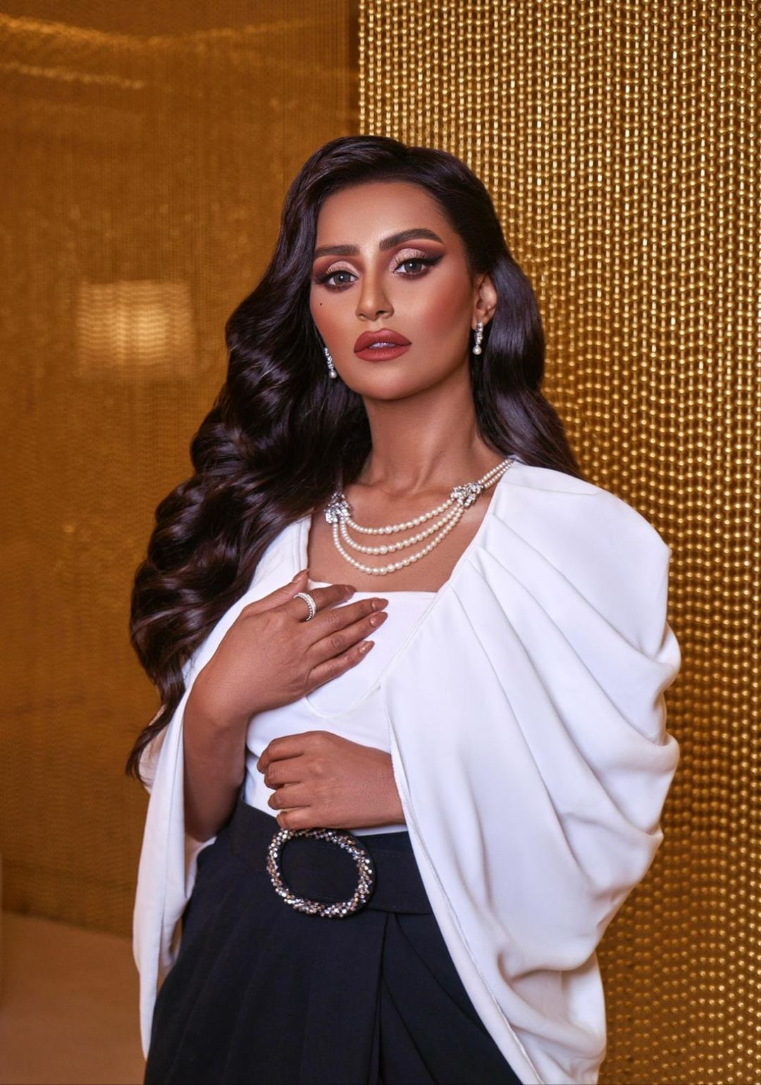 المذيعة نسرين سروري الوجه الإعلامي لمجموعة مجوهرات سيرة اللؤلؤ