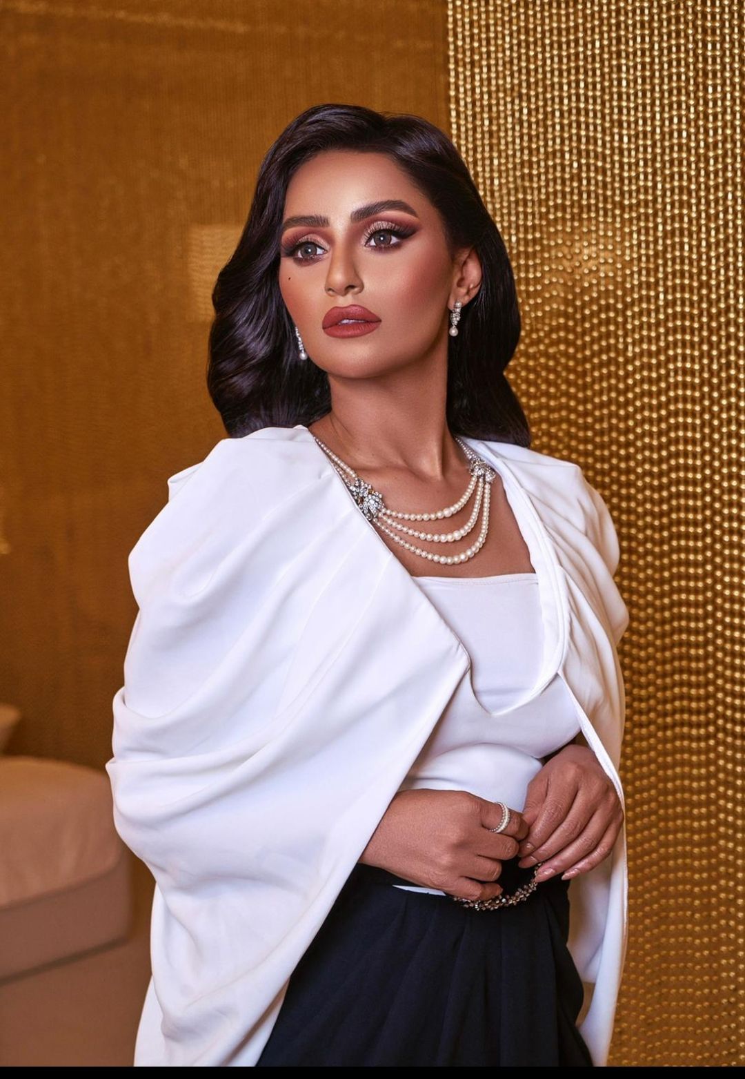 المذيعة نسرين سروري الوجه الإعلامي لمجموعة مجوهرات سيرة اللؤلؤ