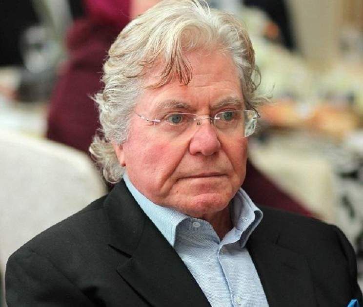 شاهد .. حسين فهمي برفقة بوسي شلبي في ختام مهرجان القاهرة السينمائي.. ويعلنان تصالحهما