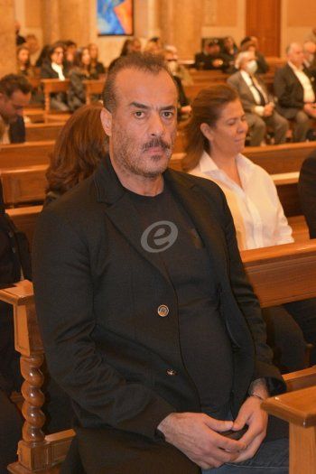 شاهد .. خاص بالصور - فنانون وشخصيات مجتمعية يتوافدون لوداع روميو لحود في كاتدرائية مار جرجس