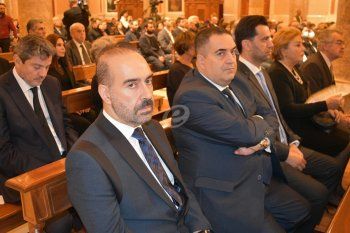 شاهد .. خاص بالصور - فنانون وشخصيات مجتمعية يتوافدون لوداع روميو لحود في كاتدرائية مار جرجس