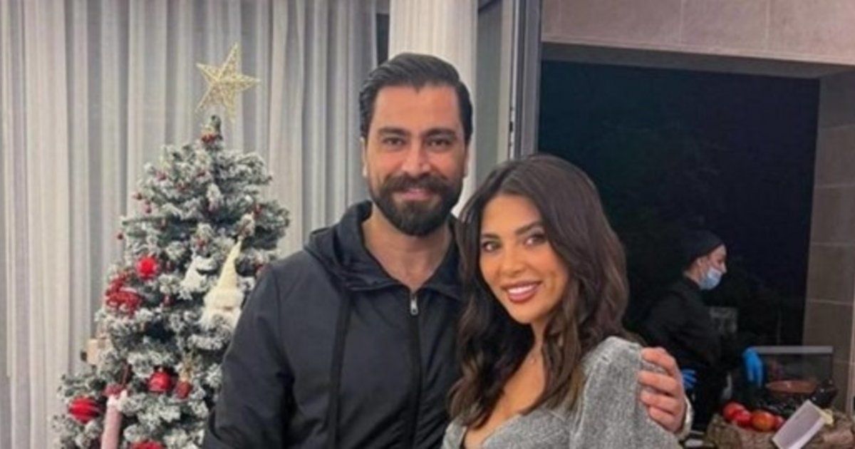 شاهد .. معتصم النهار ولين برنجكجي يزينان شجرة الميلاد سوياً في منزلهما.. فما القصة؟