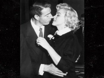 شاهد .. بدلة حفل زفاف ماريلين مونرو في المزاد العلني ومن المتوقع بيعها بهذا السعر