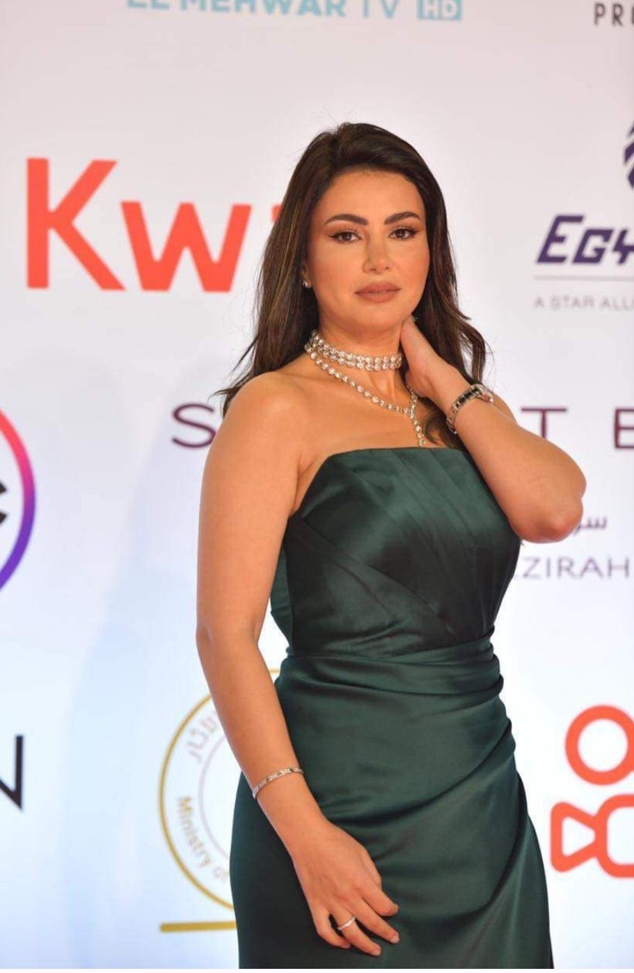 دينا فؤاد تبهر الحضور بإطلالة راقية فى حفل ختام مهرجان القاهرة السينمائى الدولى