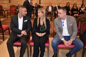 شاهد .. خاص بالصور - فنانون وشخصيات مجتمعية يتوافدون لوداع روميو لحود في كاتدرائية مار جرجس