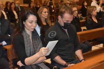 شاهد .. خاص بالصور - فنانون وشخصيات مجتمعية يتوافدون لوداع روميو لحود في كاتدرائية مار جرجس