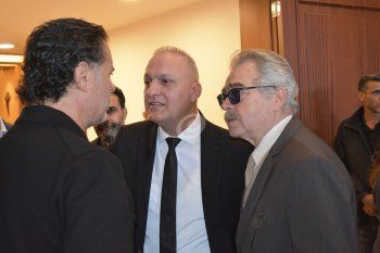 شاهد .. خاص بالصور - فنانون وشخصيات مجتمعية يتوافدون لوداع روميو لحود في كاتدرائية مار جرجس