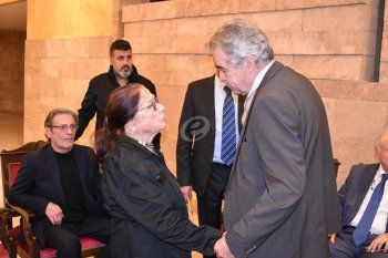 شاهد .. خاص بالصور - فنانون وشخصيات مجتمعية يتوافدون لوداع روميو لحود في كاتدرائية مار جرجس