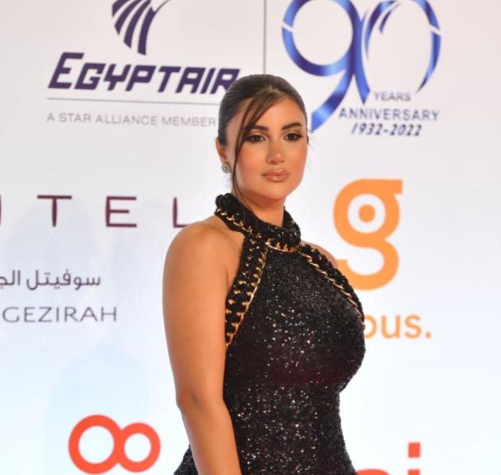 بالصور.. هدى الإتربى تشعل السجادة الحمراء فى حفل ختام مهرجان القاهرة السينمائي الدولي