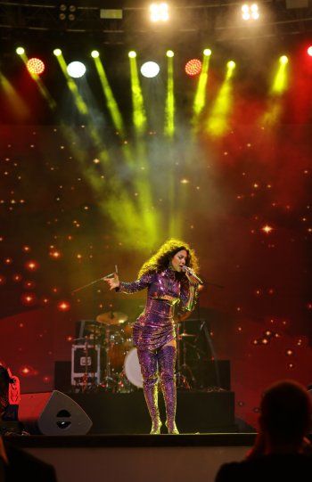 شاهد .. بالصور - ميريام فارس تفتتح أولى حفلات القرية العالمية