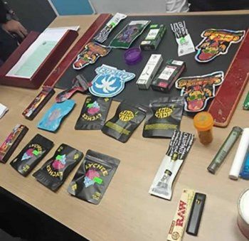 شاهد .. بعد أنباء عن إلقاء القبض عليها...إليكم صور المواد التي وجدت بحوزة منى شلبي!