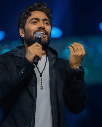 شاهد .. بالصور- تامر حسني يحيي حفلا كامل العدد في الكويت