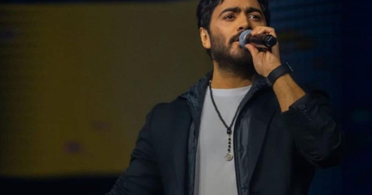 شاهد .. بالصور- تامر حسني يحيي حفلا كامل العدد في الكويت