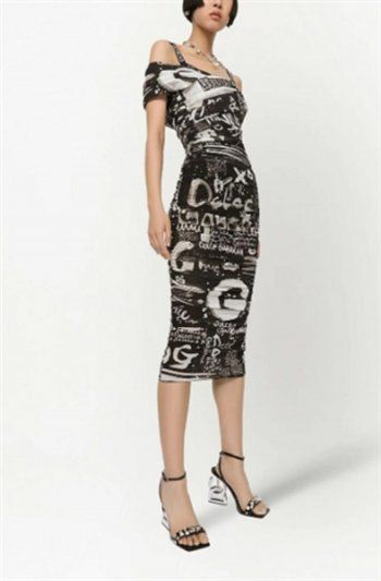 شاهد .. زينة تختار فستان مدهش من Dolce & Gabbana.. وسعره يلفت الأنظار