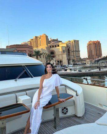 شاهد .. بالصور- ياسمين صبري بإطلالة جريئة من على اليخت الخاص بها