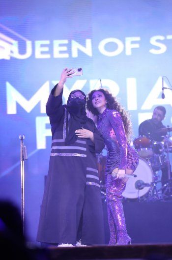 شاهد .. بالصور - ميريام فارس تفتتح أولى حفلات القرية العالمية