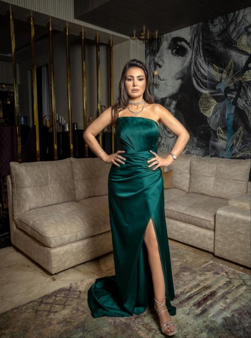 دينا فؤاد تتألق بإطلالة ملكية راقية.. وتواصل تصوير مسلسل “حكايات الماميز”