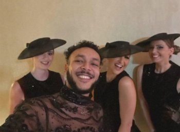 شاهد .. ويجز يرتدي قميصاً مخصصاً للنساء؟ وهذا سعره -بالصورة