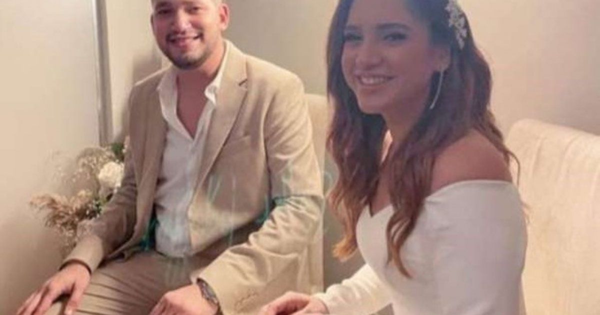 شاهد .. بالصور- بعد أن طلب يدها على الهواء مباشرة.. رنا رئيس تحتفل بخطوبتها داخل منزلها